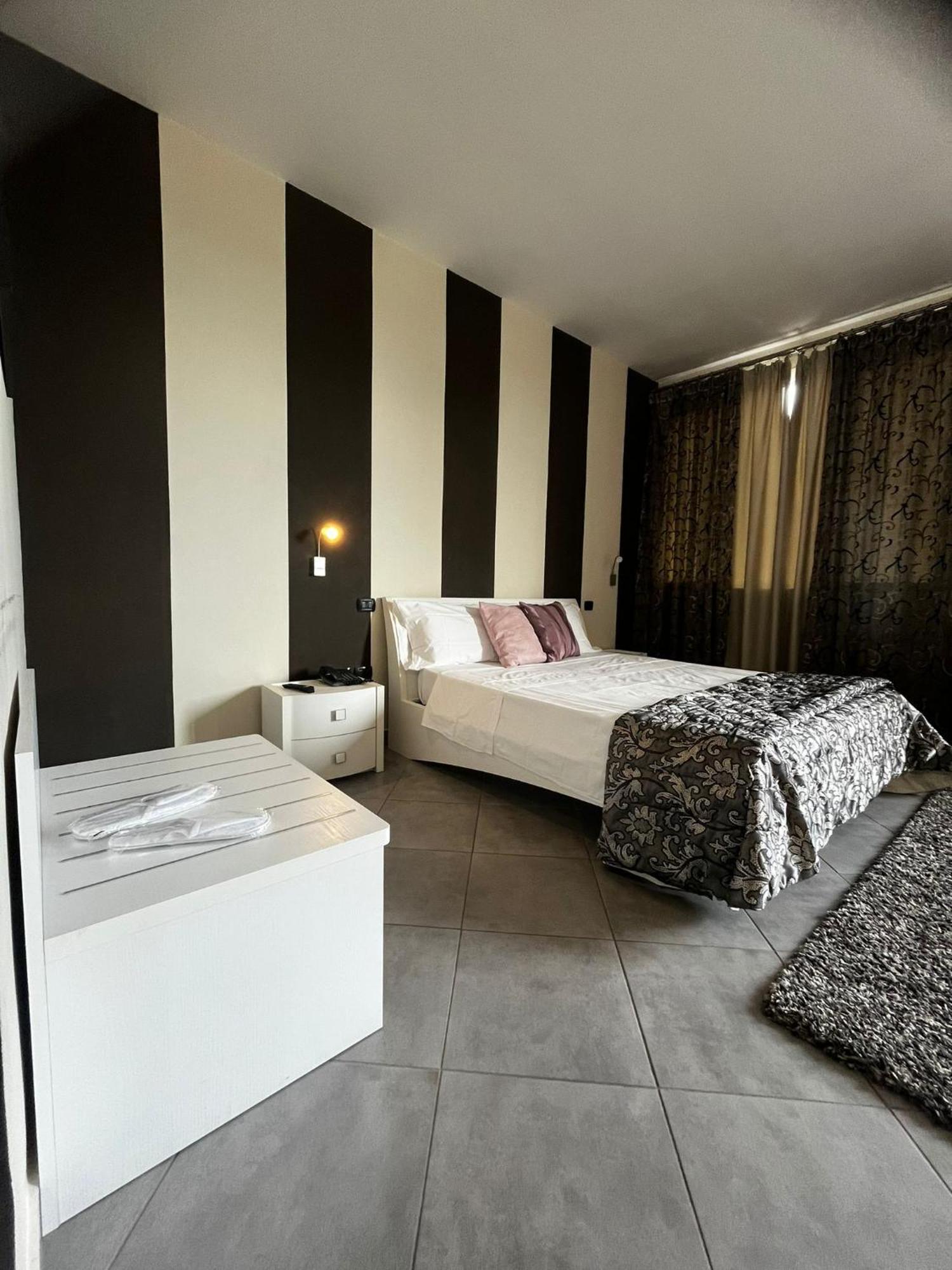 Hotel Saturday Palma Campania Exterior photo
